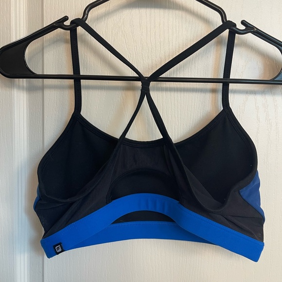 Fabletics Sports Bra - Picture 4 of 5